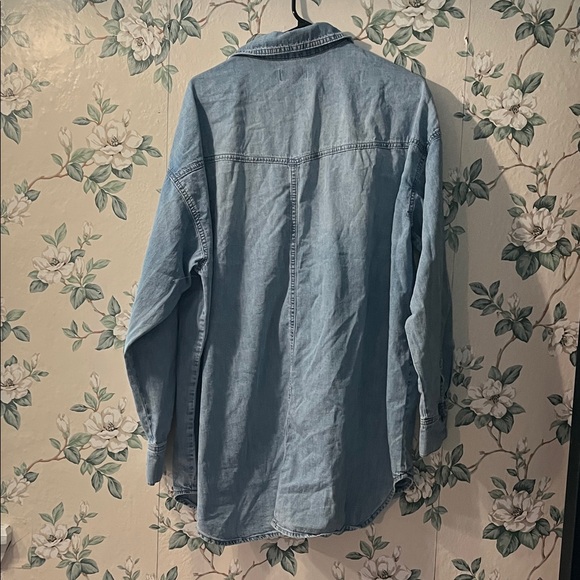 💁‍♀️WOMENS Light Blue Denim Shirt - Picture 6 of 8